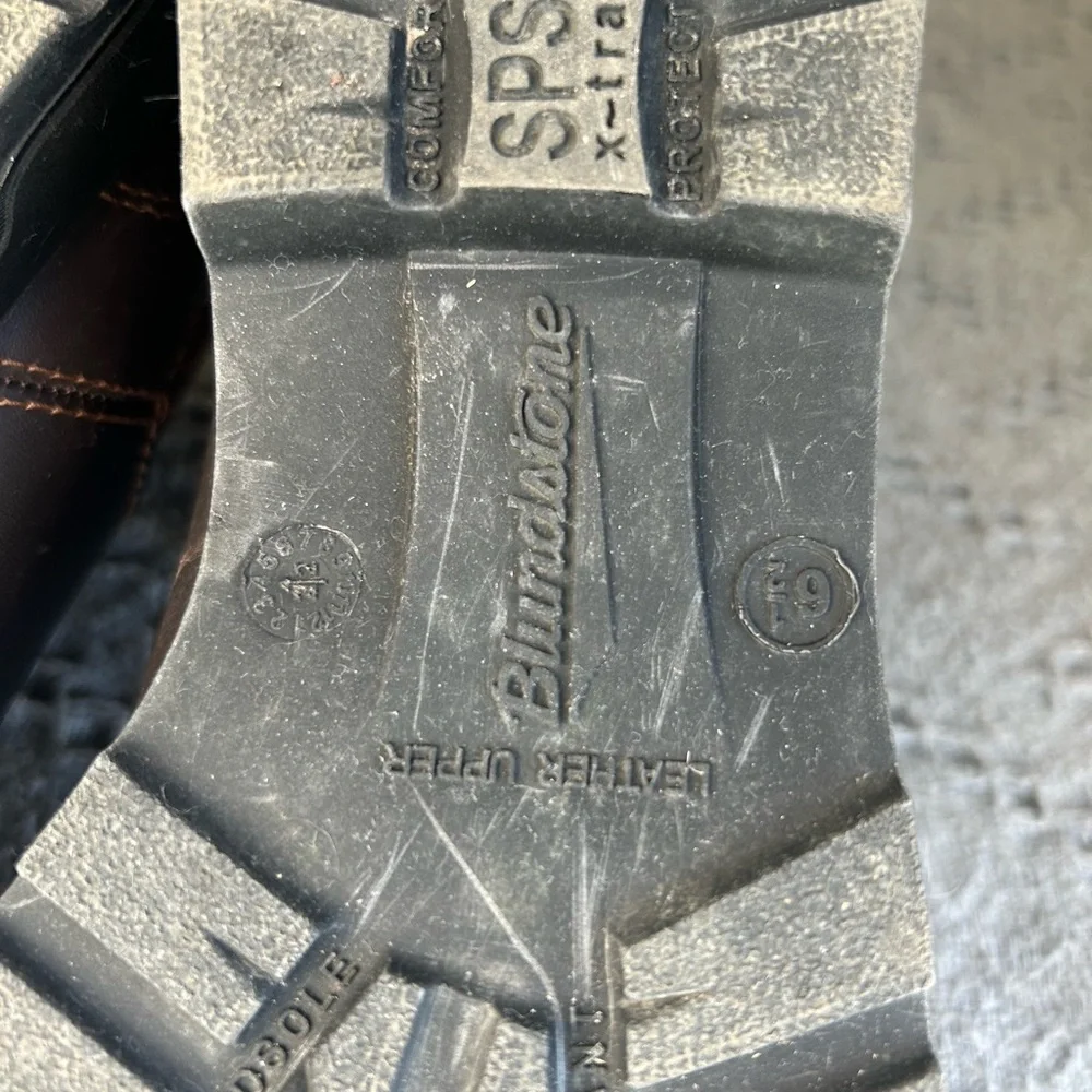 Blundstone Brown Leather Chelsea Boots with Elastic Panels - Picture 4 of 4